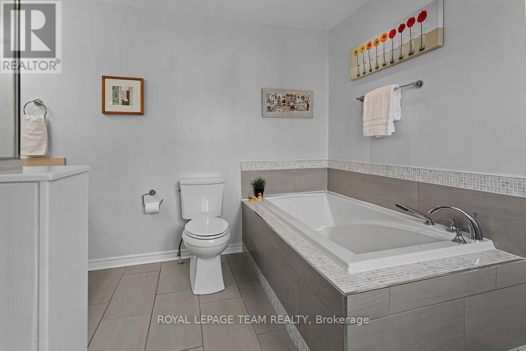 2756 MASSICOTTE LANE - Image 16