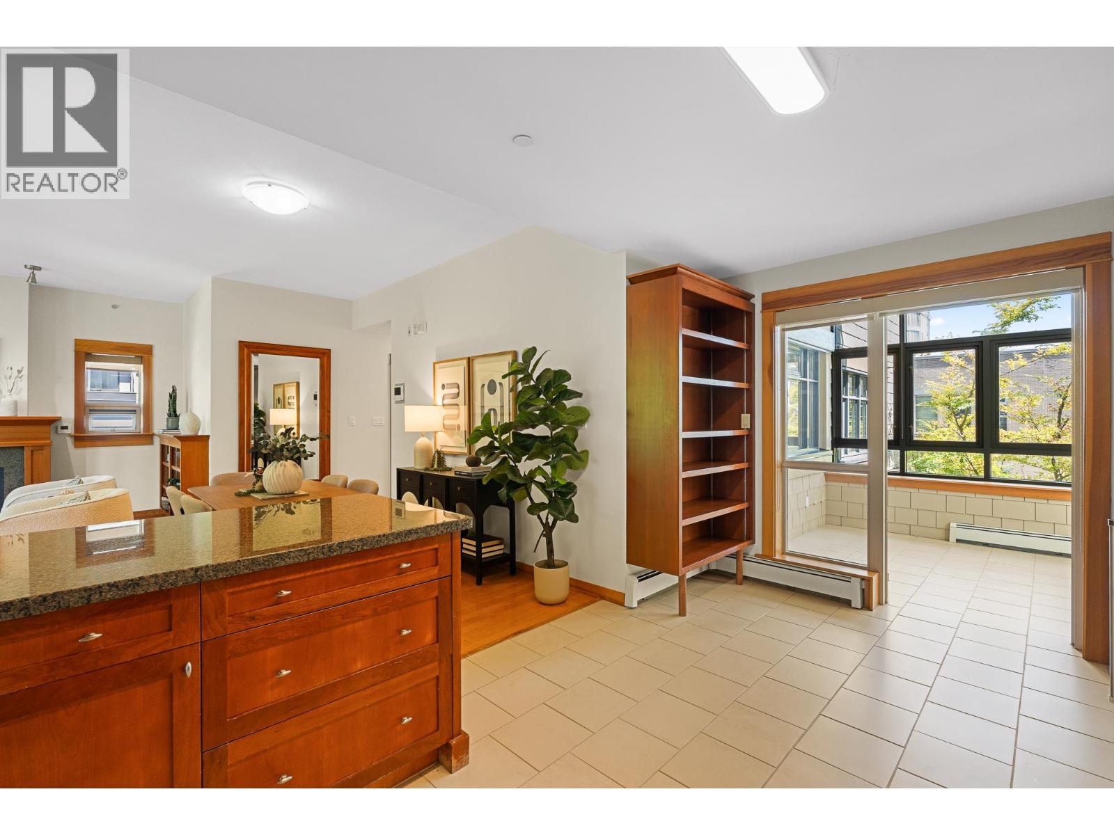 201 550 17TH STREET, West Vancouver