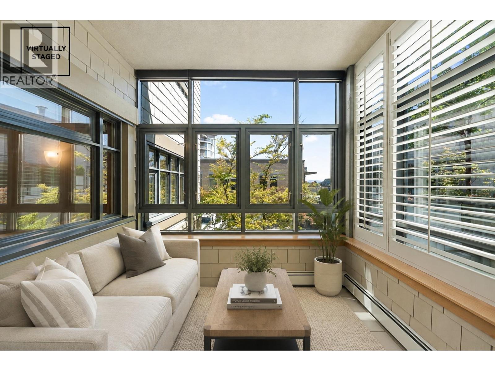 201 550 17TH STREET, West Vancouver