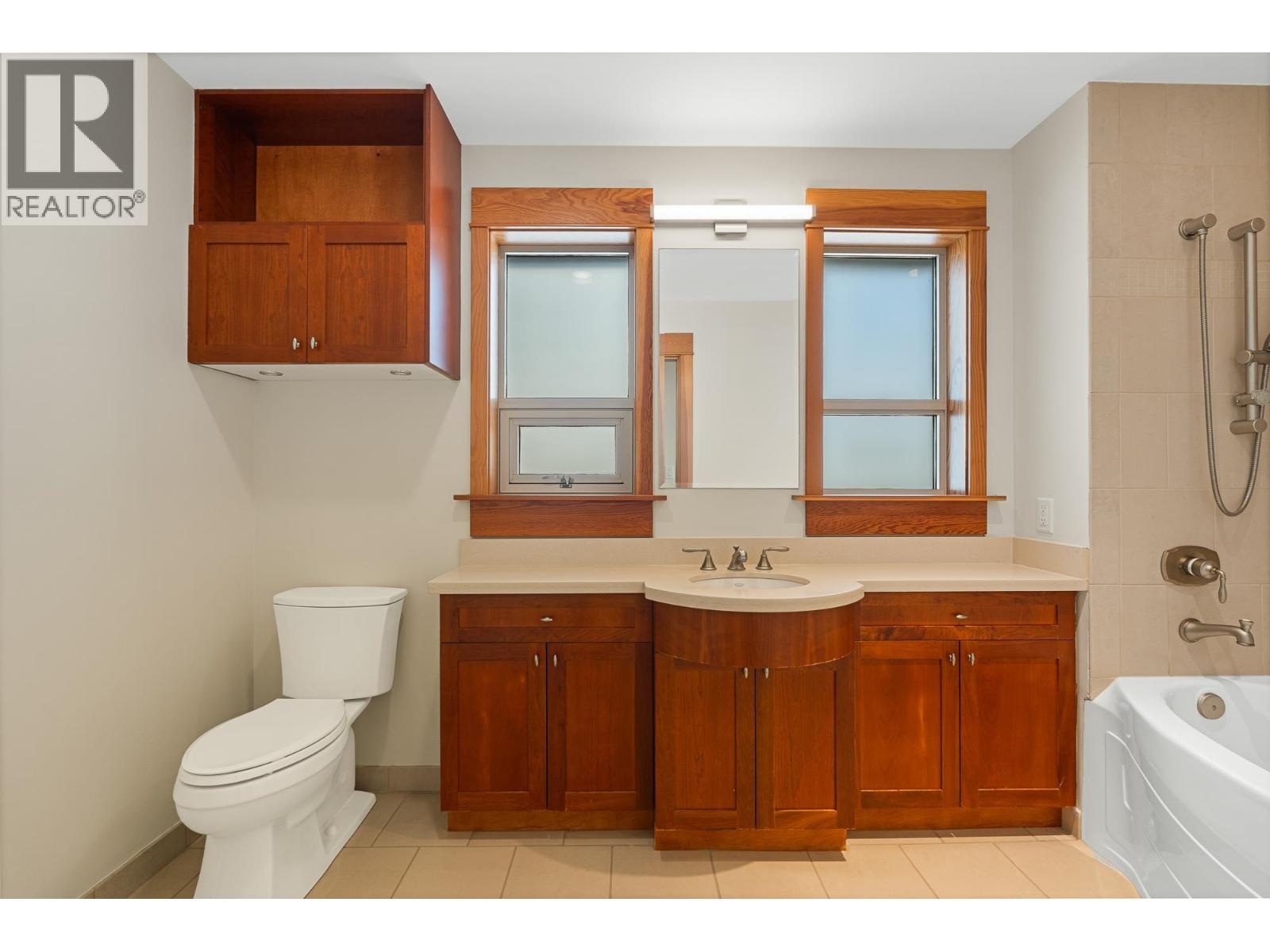 201 550 17TH STREET, West Vancouver