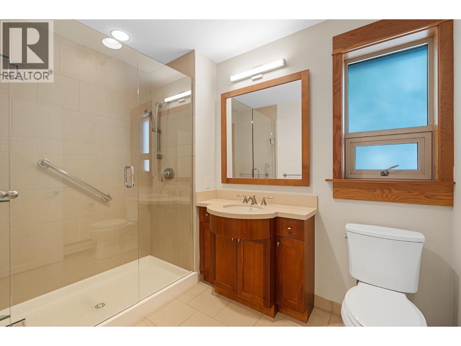 201 550 17TH STREET, West Vancouver