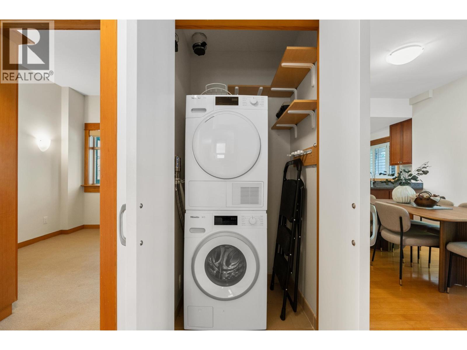 201 550 17TH STREET, West Vancouver
