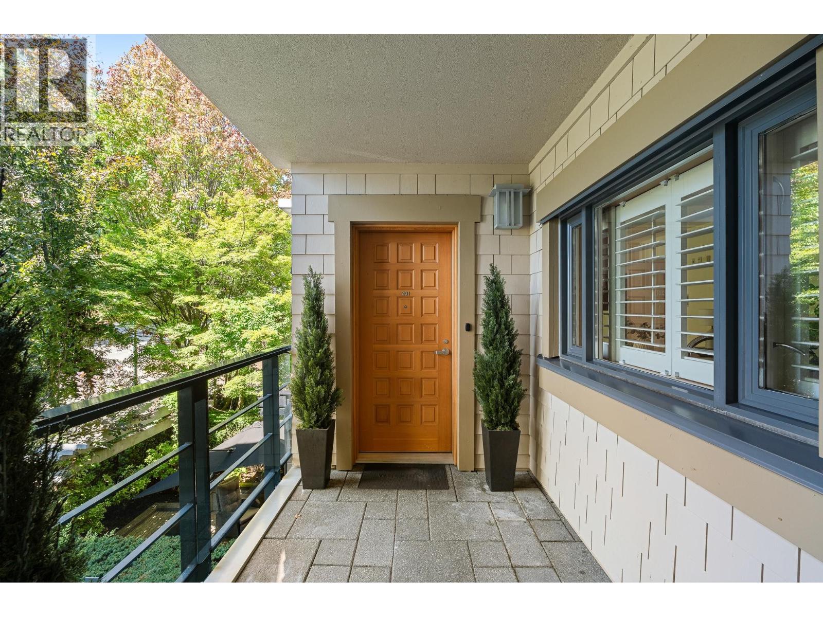 201 550 17TH STREET, West Vancouver