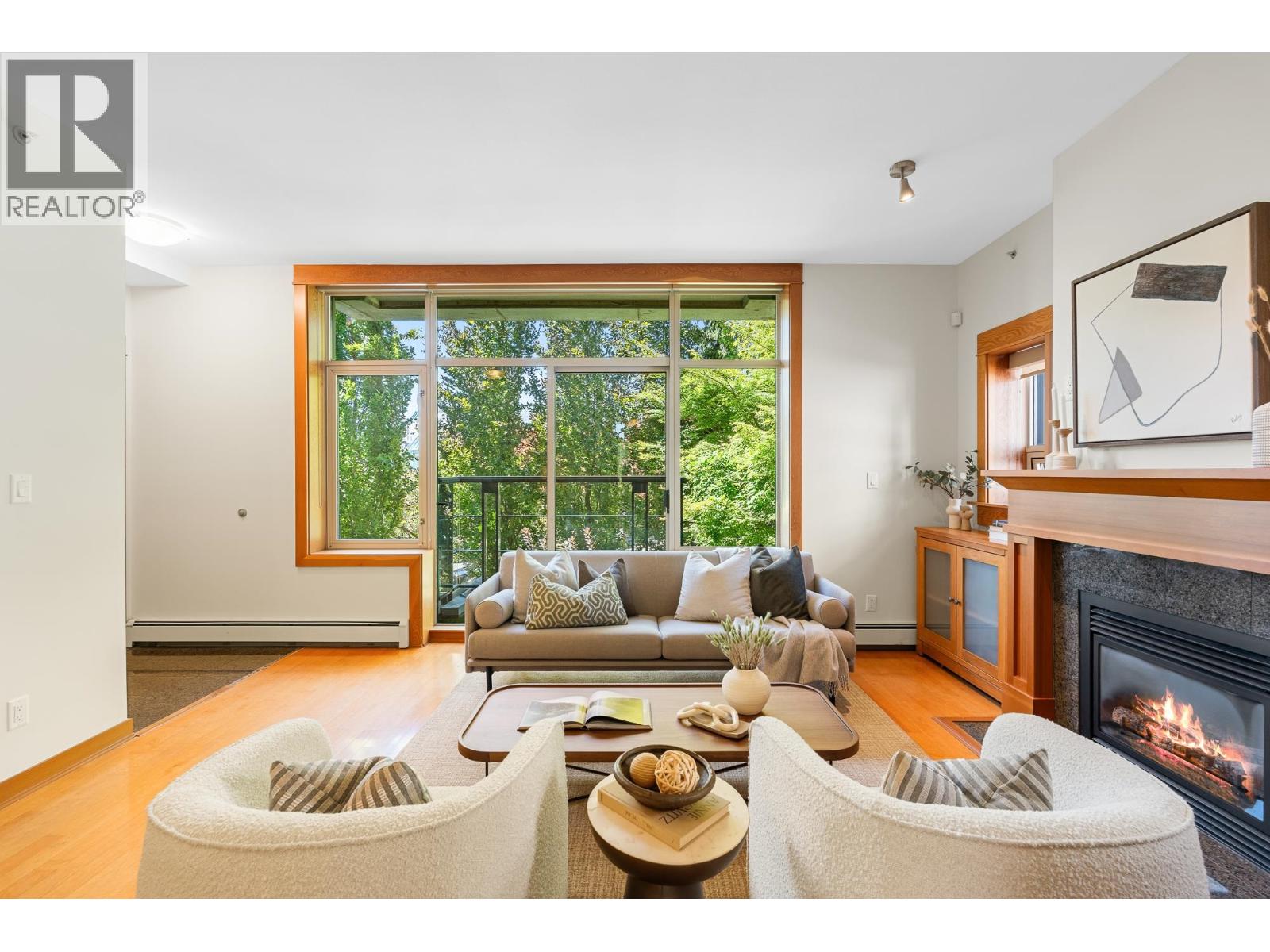 201 550 17TH STREET, West Vancouver