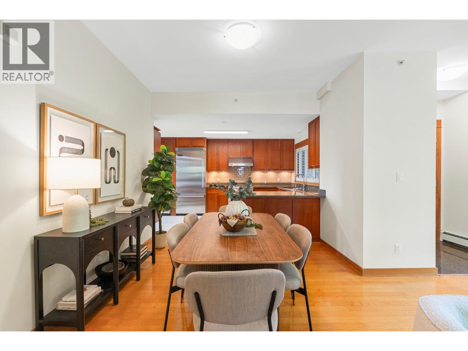 201 550 17TH STREET, West Vancouver