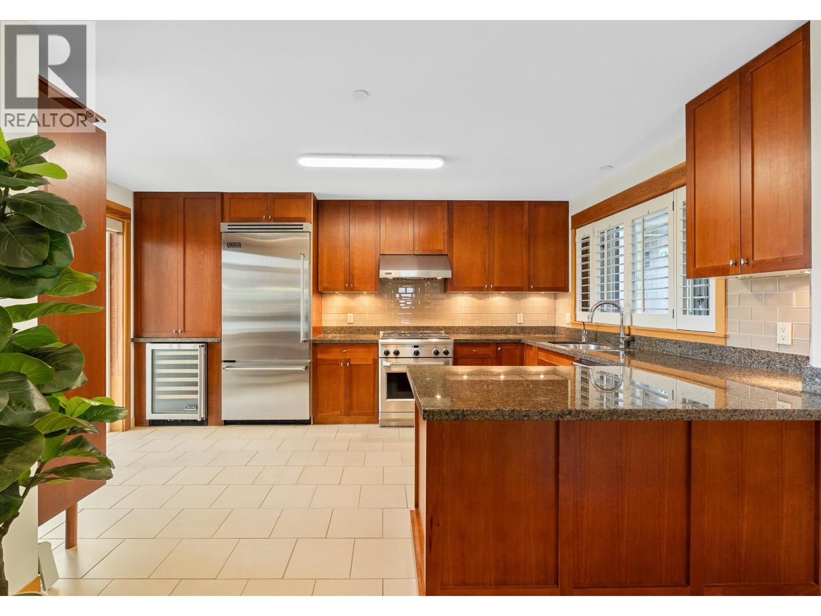 201 550 17TH STREET, West Vancouver