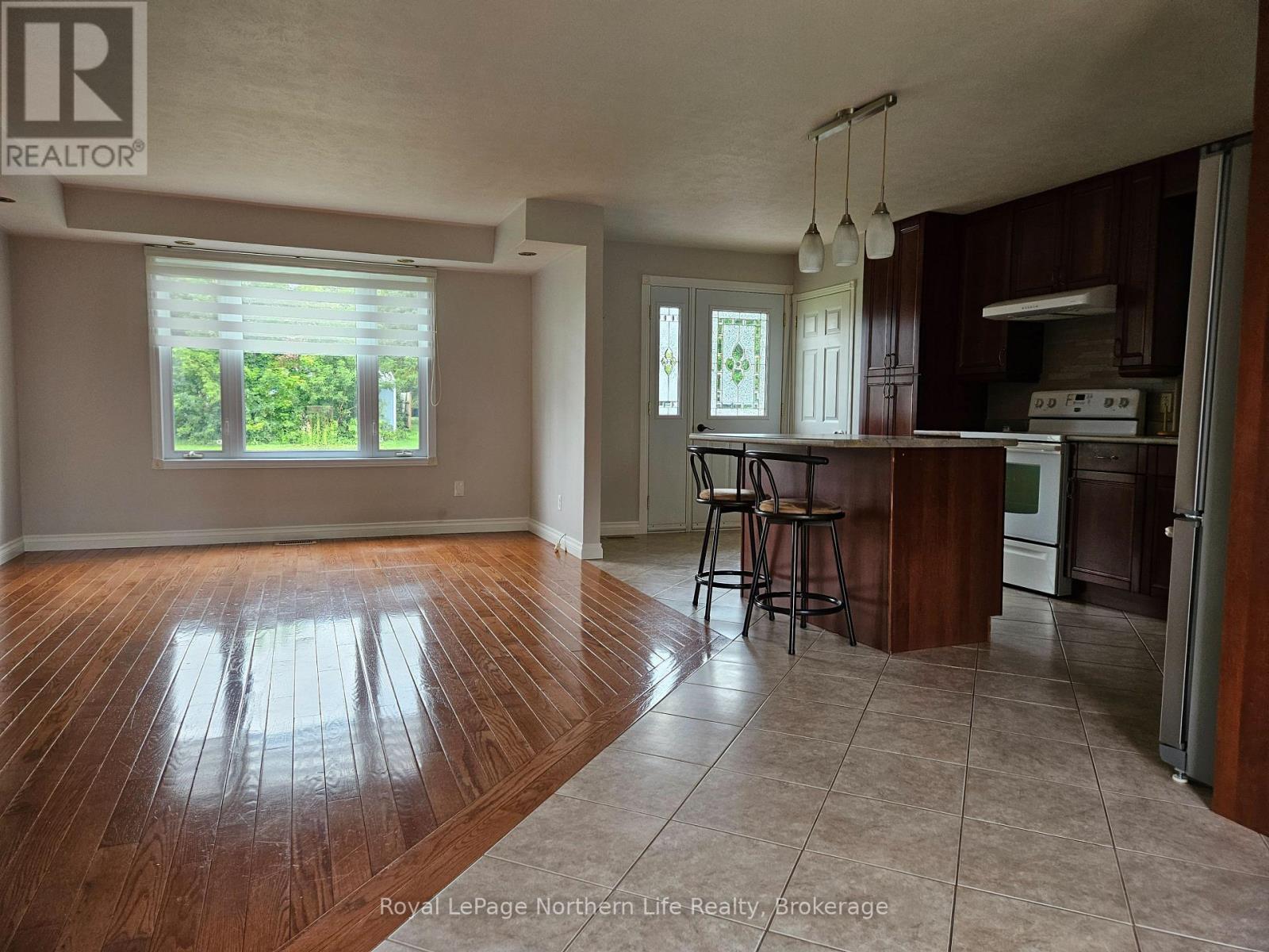 152 PINE STREET W - 11