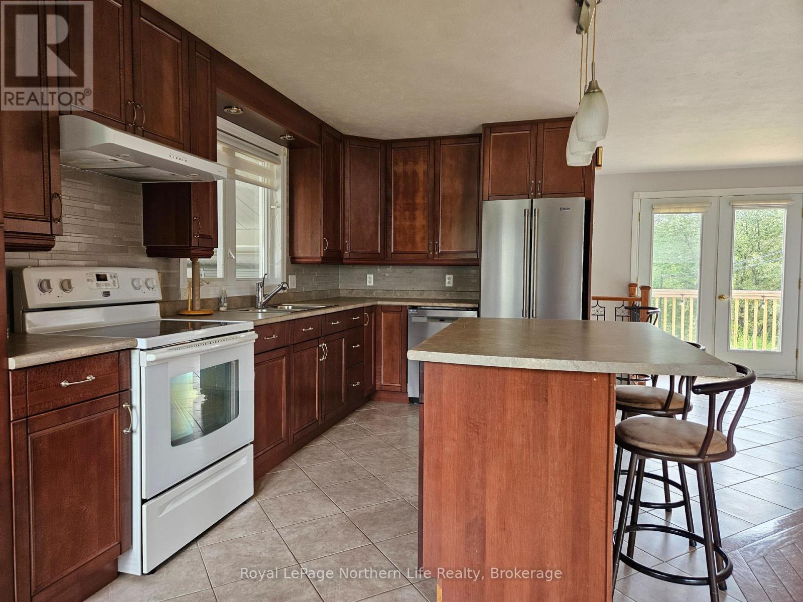 152 PINE STREET W - 12