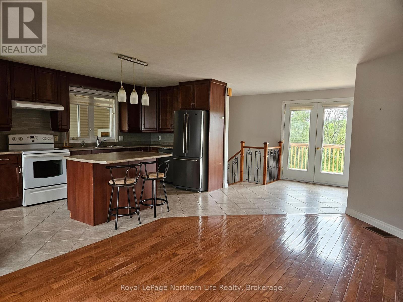 152 PINE STREET W - 14
