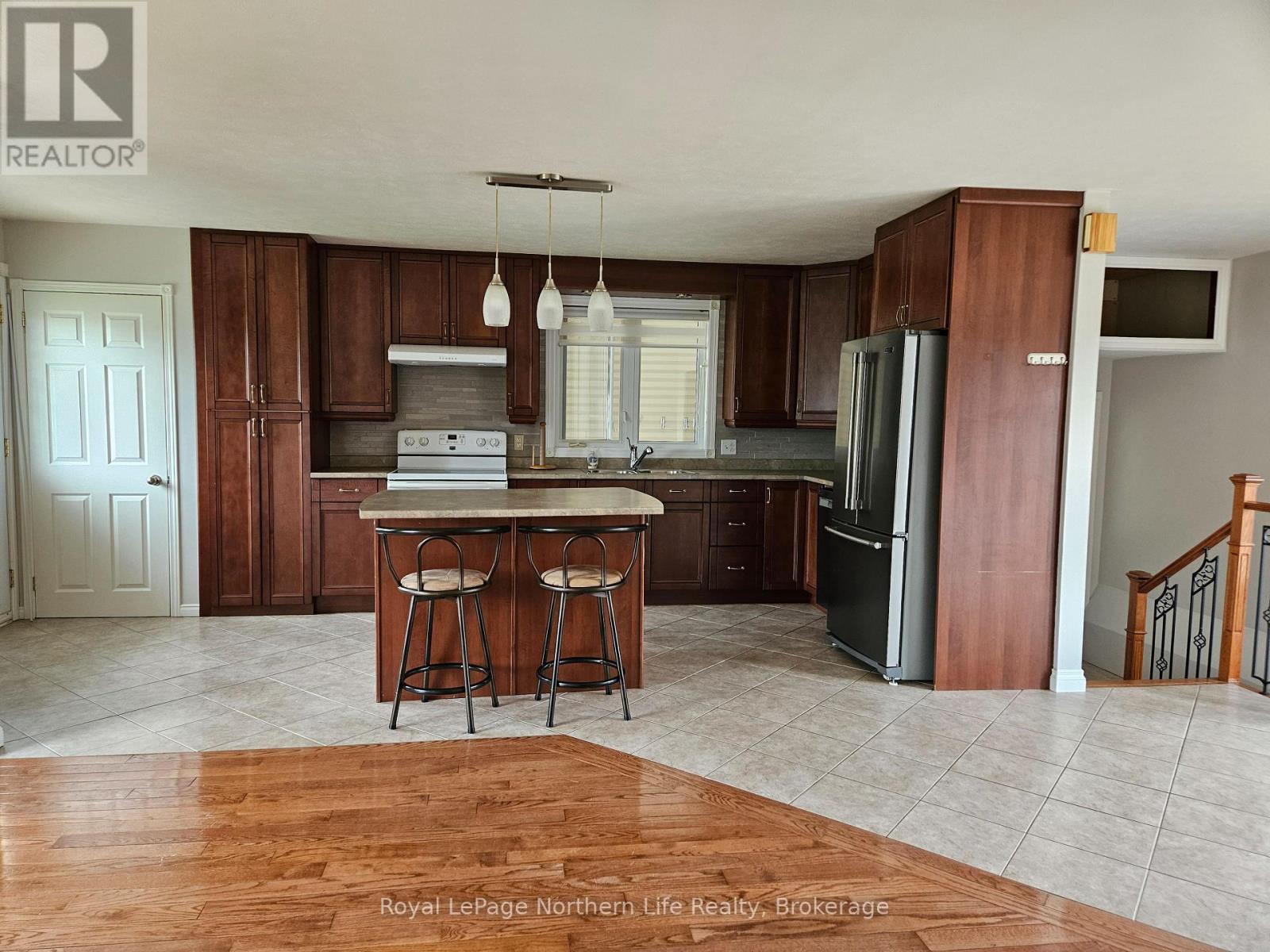 152 PINE STREET W - 15