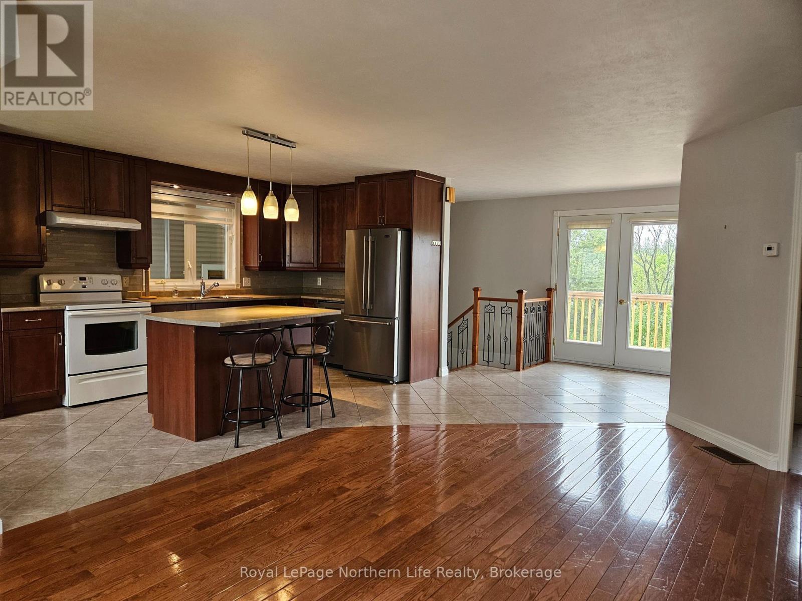 152 PINE STREET W - 16