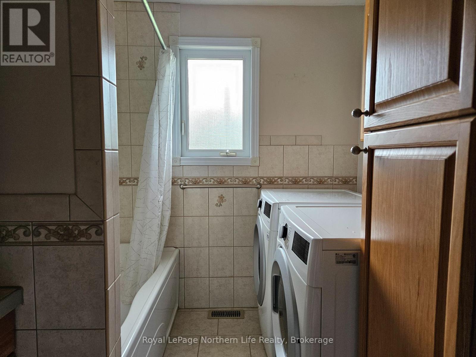 152 PINE STREET W - Image 20