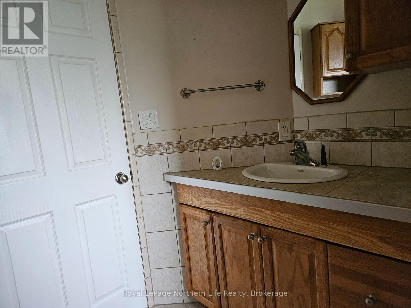 152 PINE STREET W - Image 21