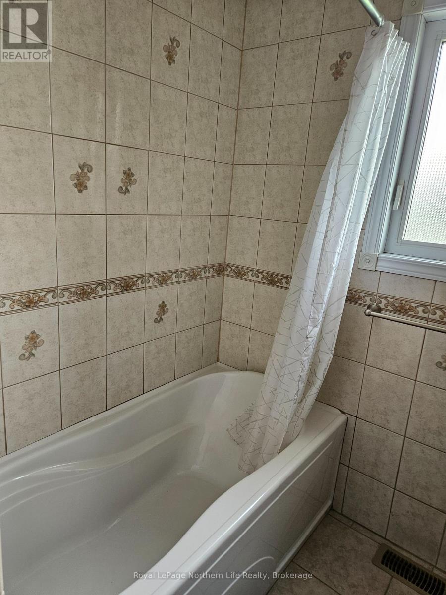 152 PINE STREET W - 22