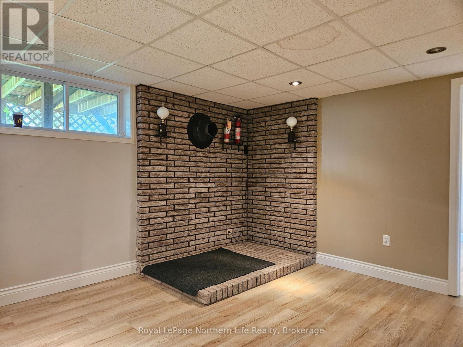 152 PINE STREET W - Image 23