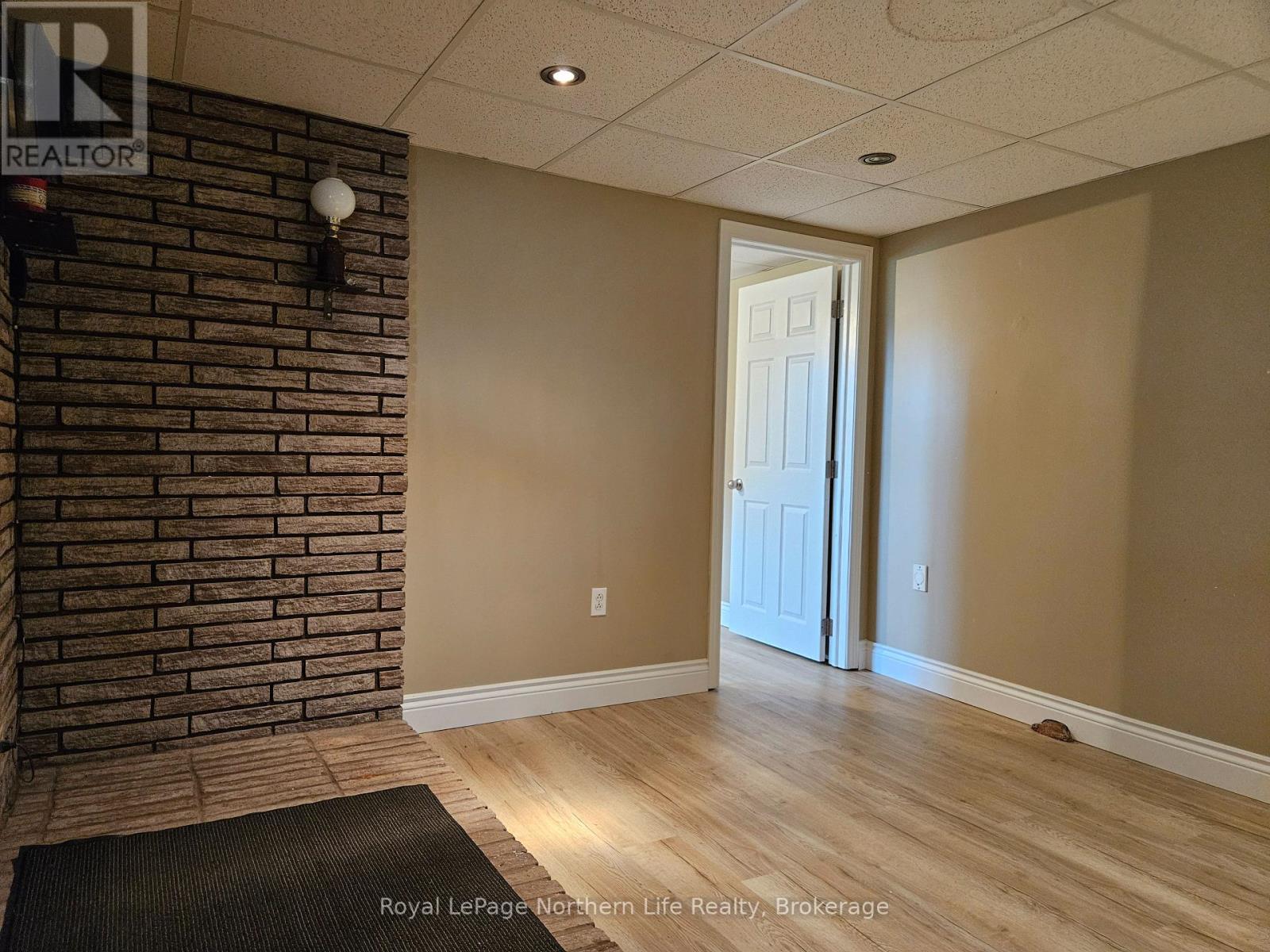 152 PINE STREET W - Image 24