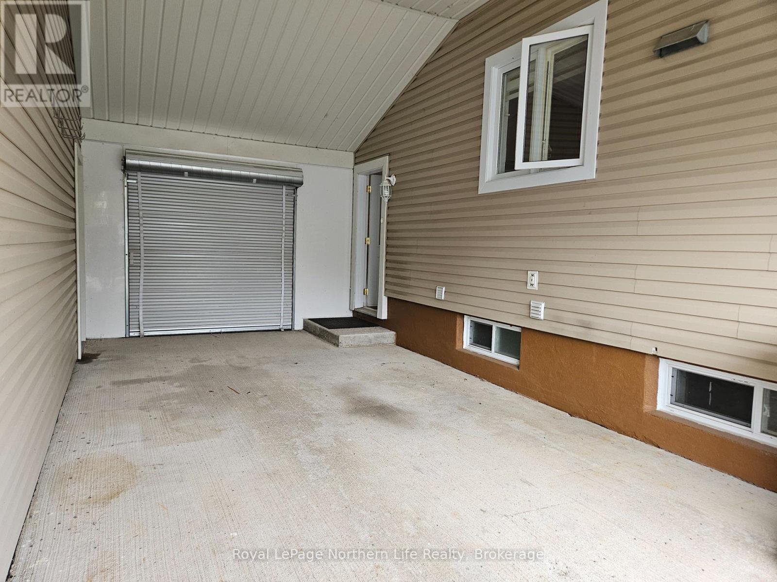 152 PINE STREET W - 33