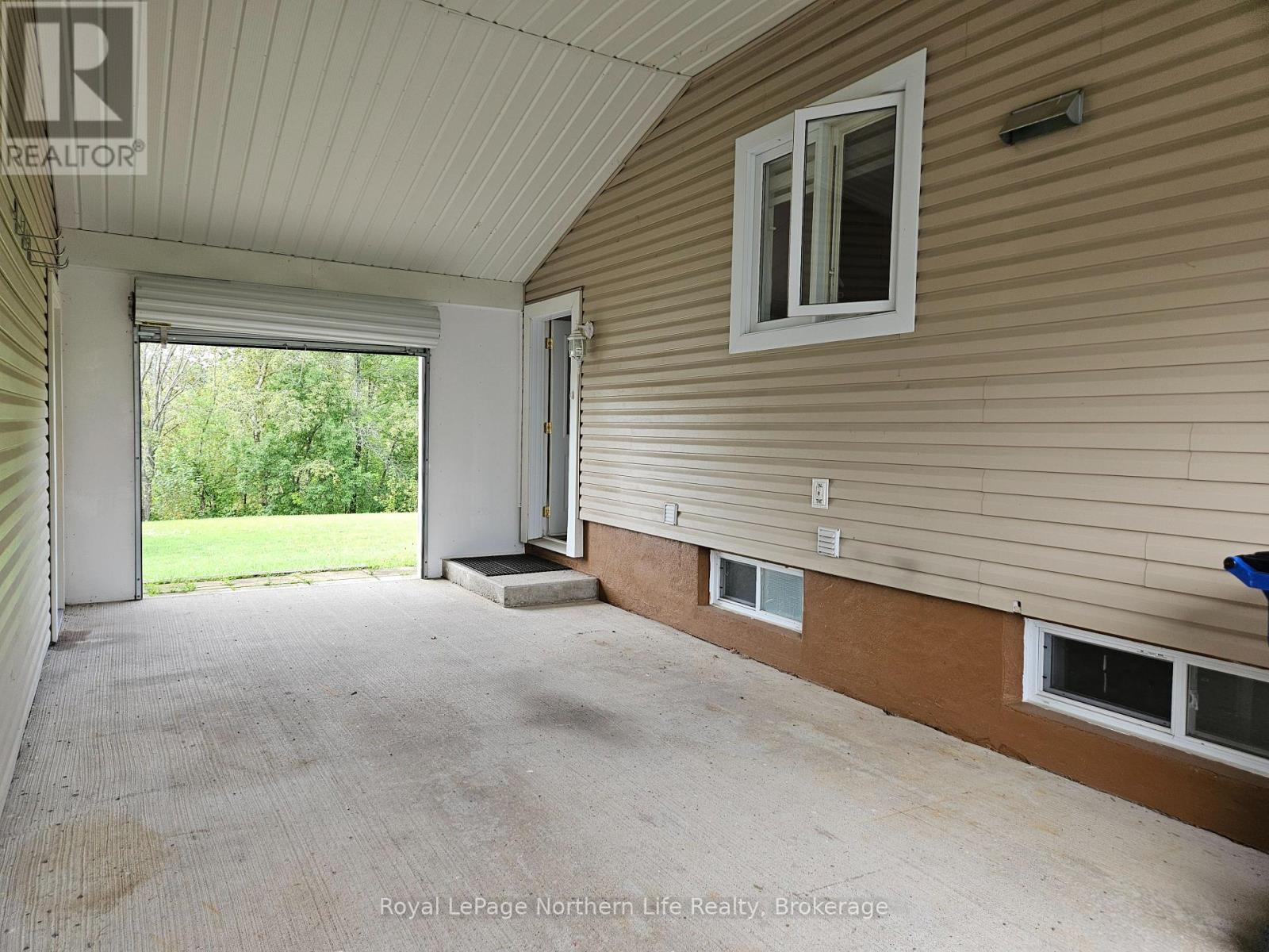 152 PINE STREET W - Image 34