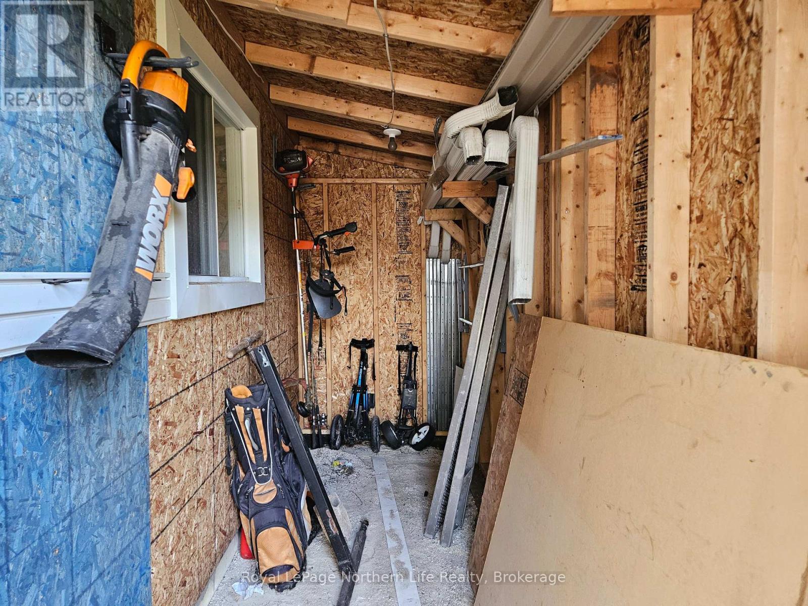 152 PINE STREET W - Image 37