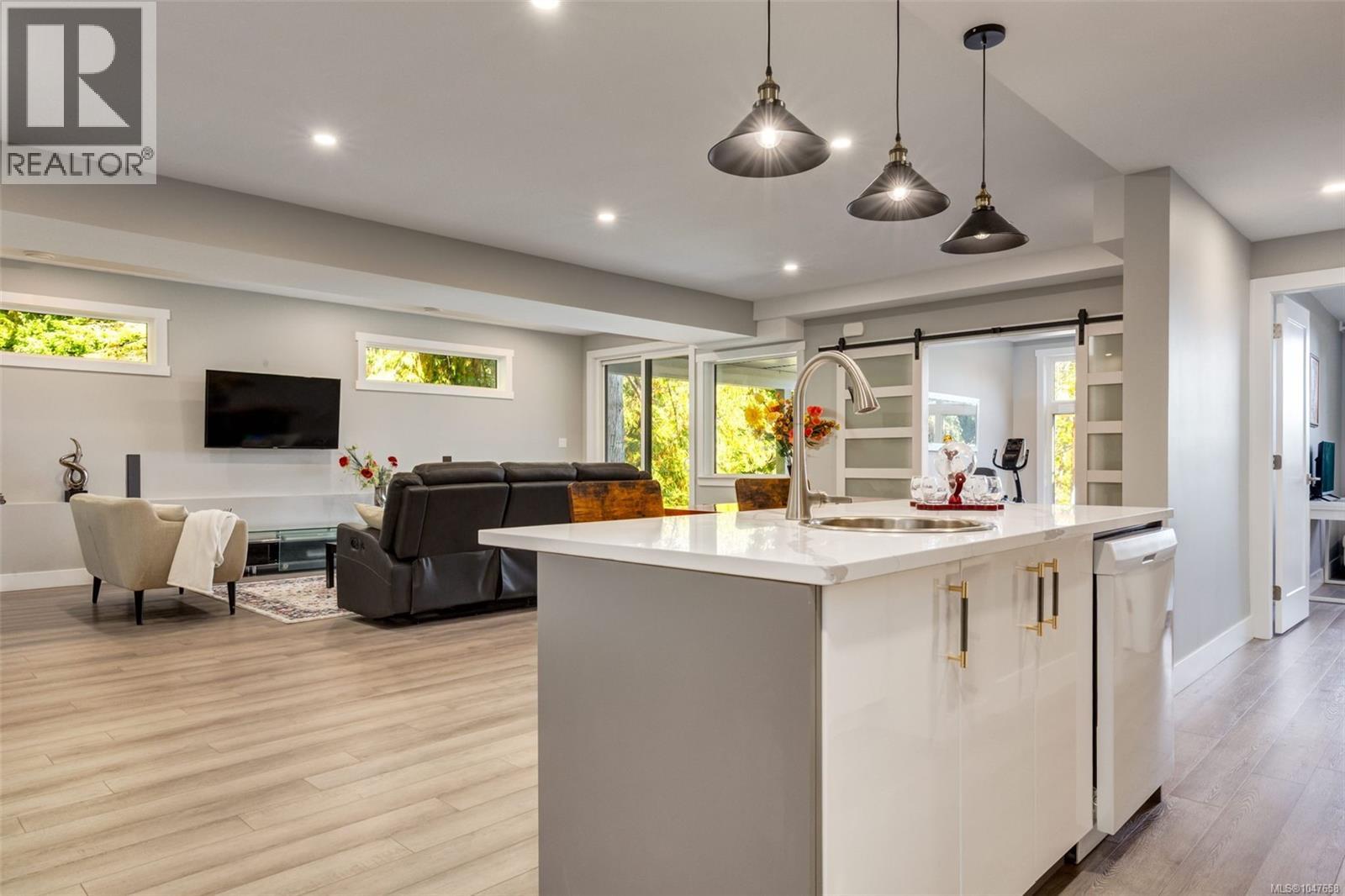 10333 Chemainus Rd, Saltair