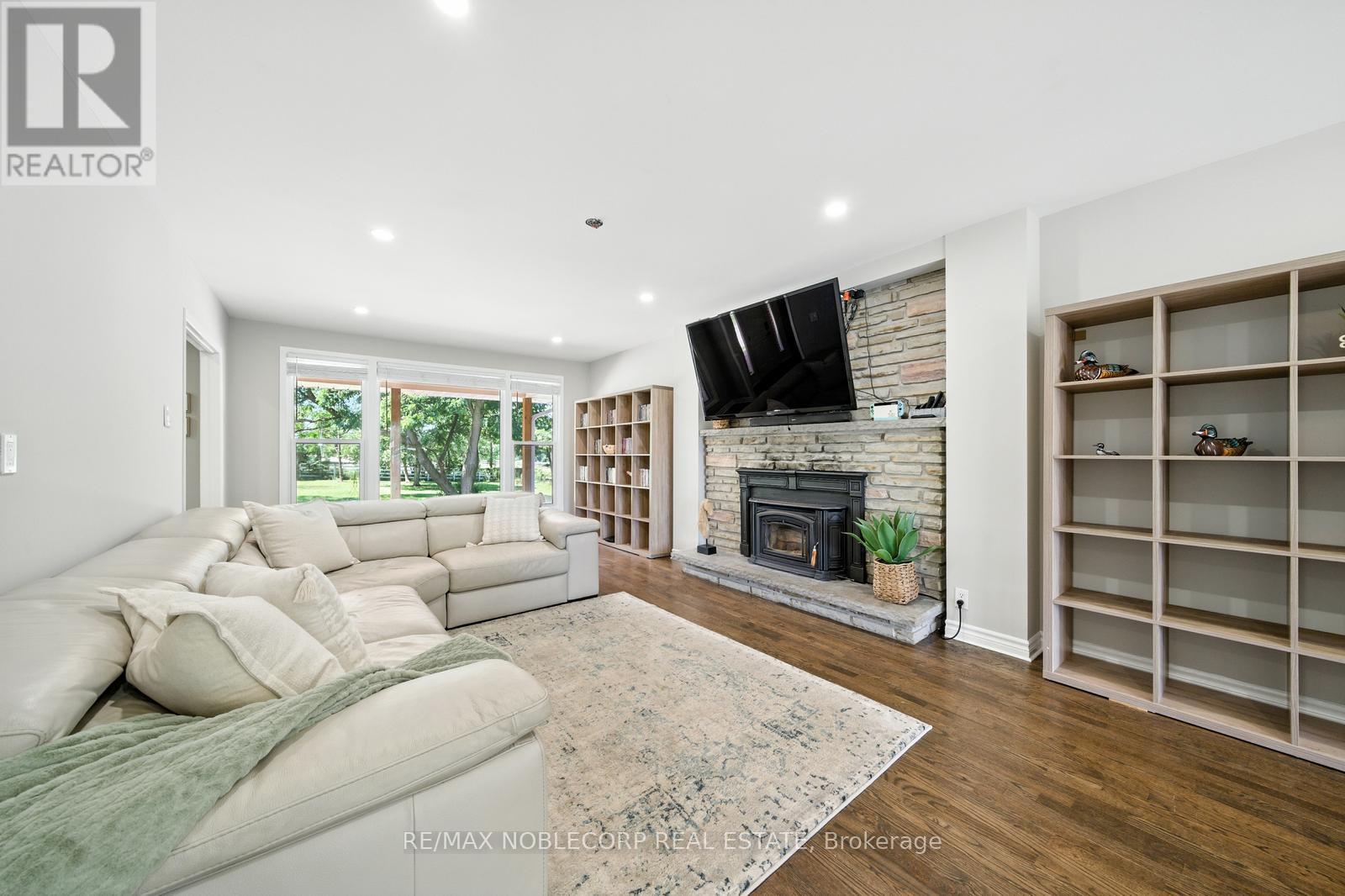 2037 15TH SIDE ROAD - 12