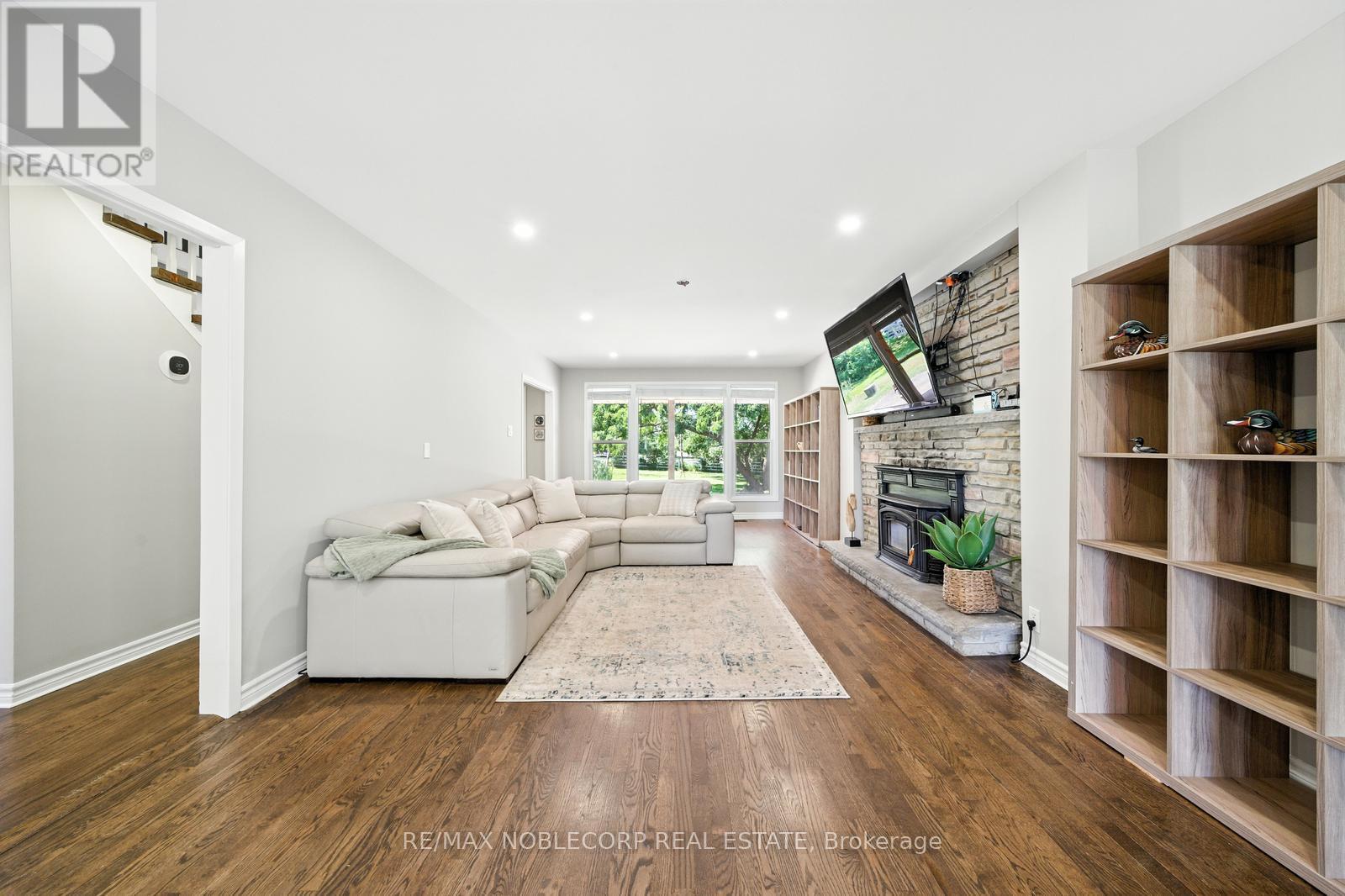 2037 15TH SIDE ROAD - Image 14