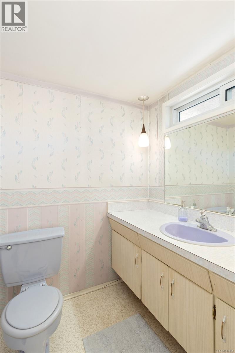 6224 Robin Way, Central Saanich
