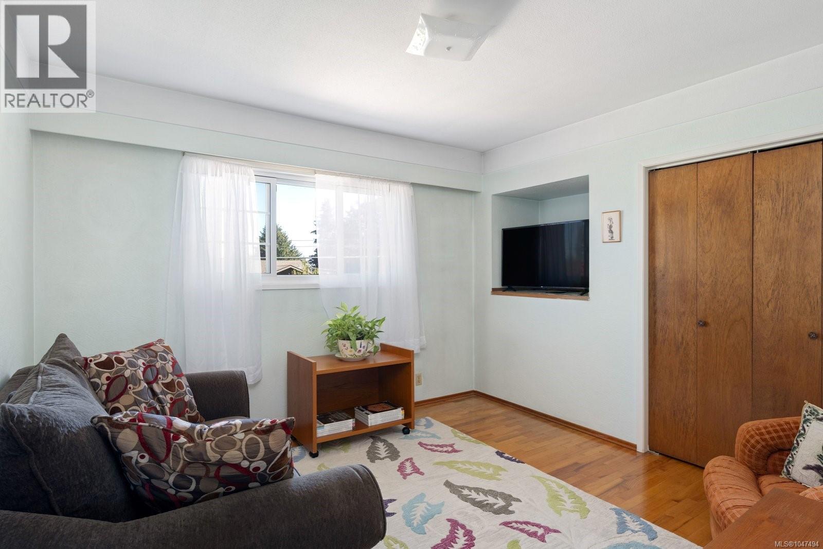 6224 Robin Way, Central Saanich