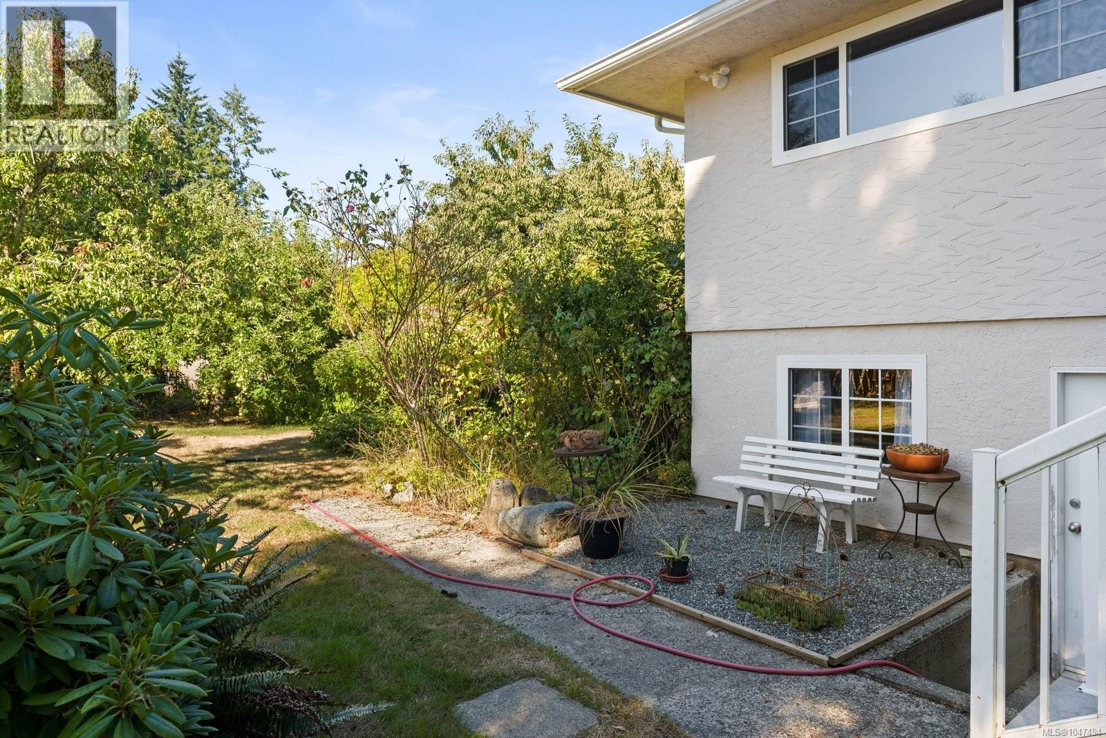 6224 Robin Way, Central Saanich
