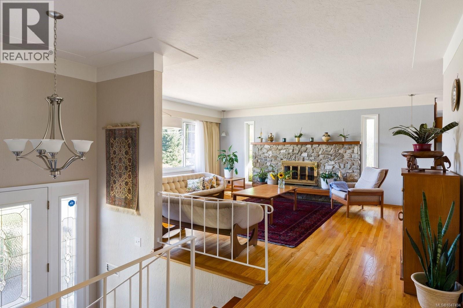 6224 Robin Way - 4