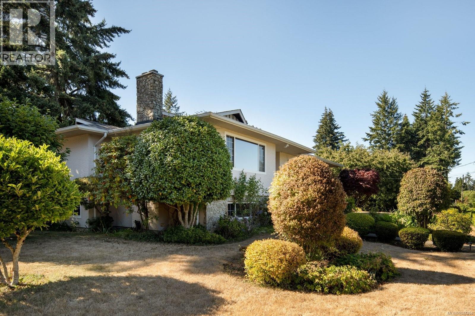 6224 Robin Way, Central Saanich