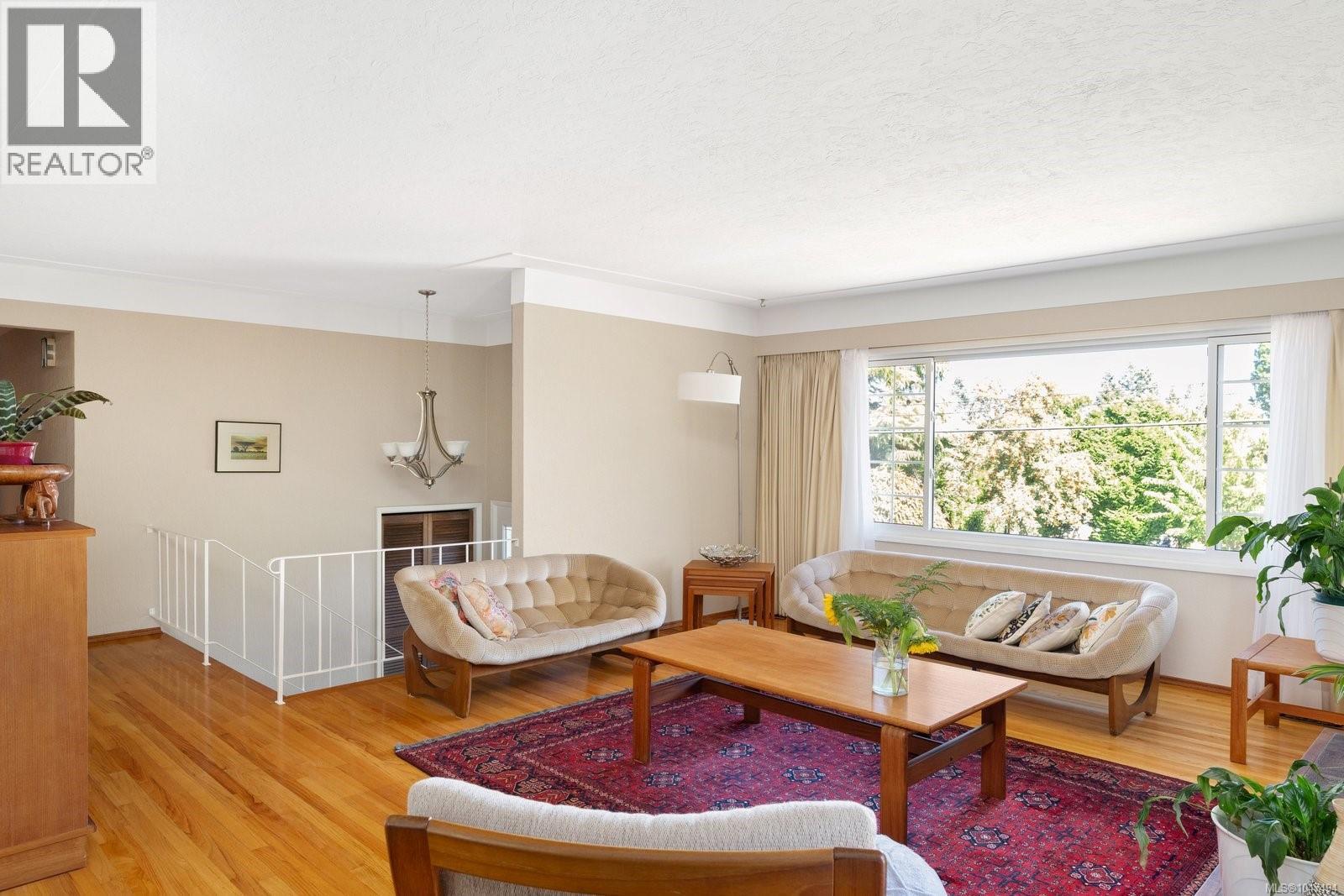 6224 Robin Way, Central Saanich