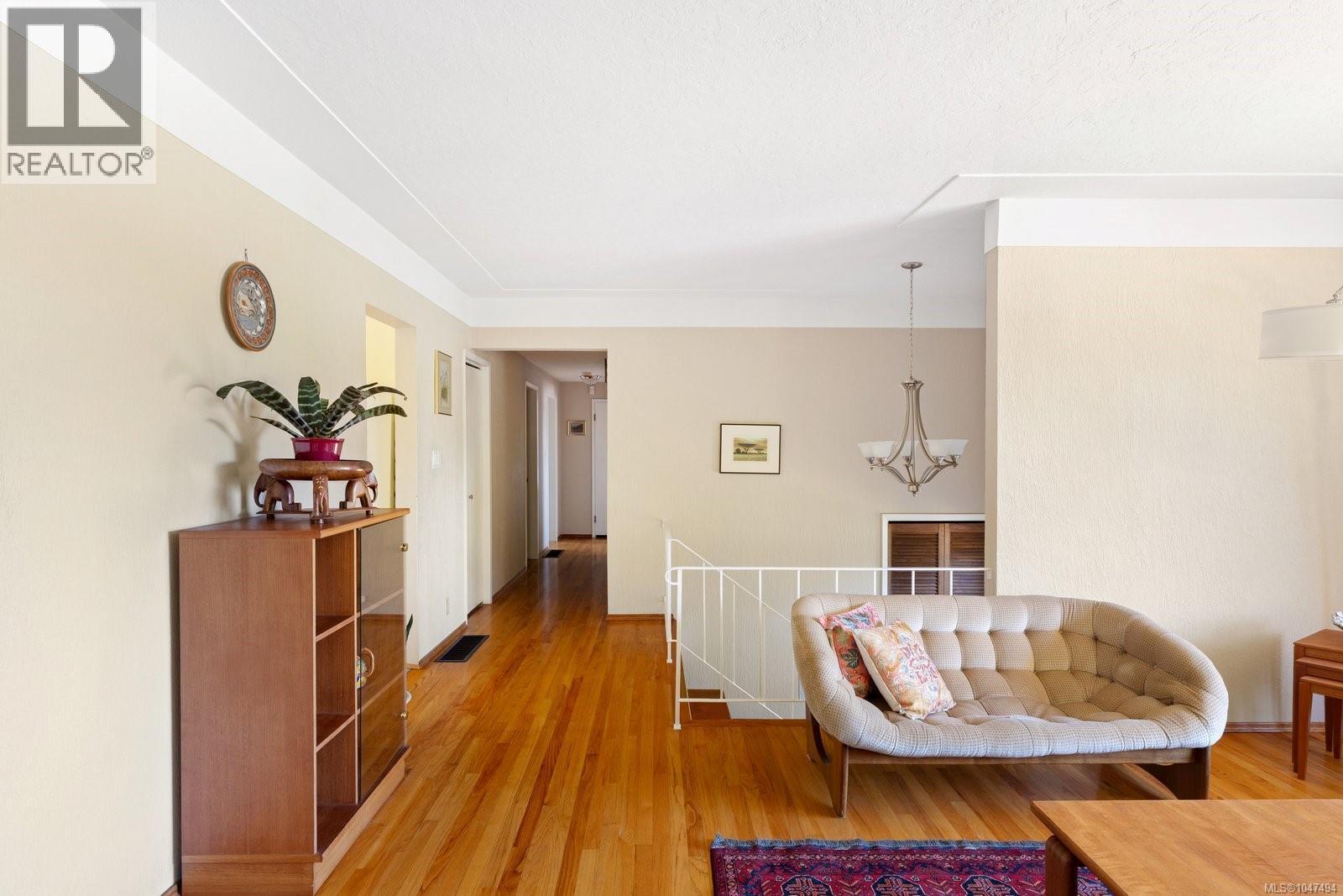 6224 Robin Way, Central Saanich