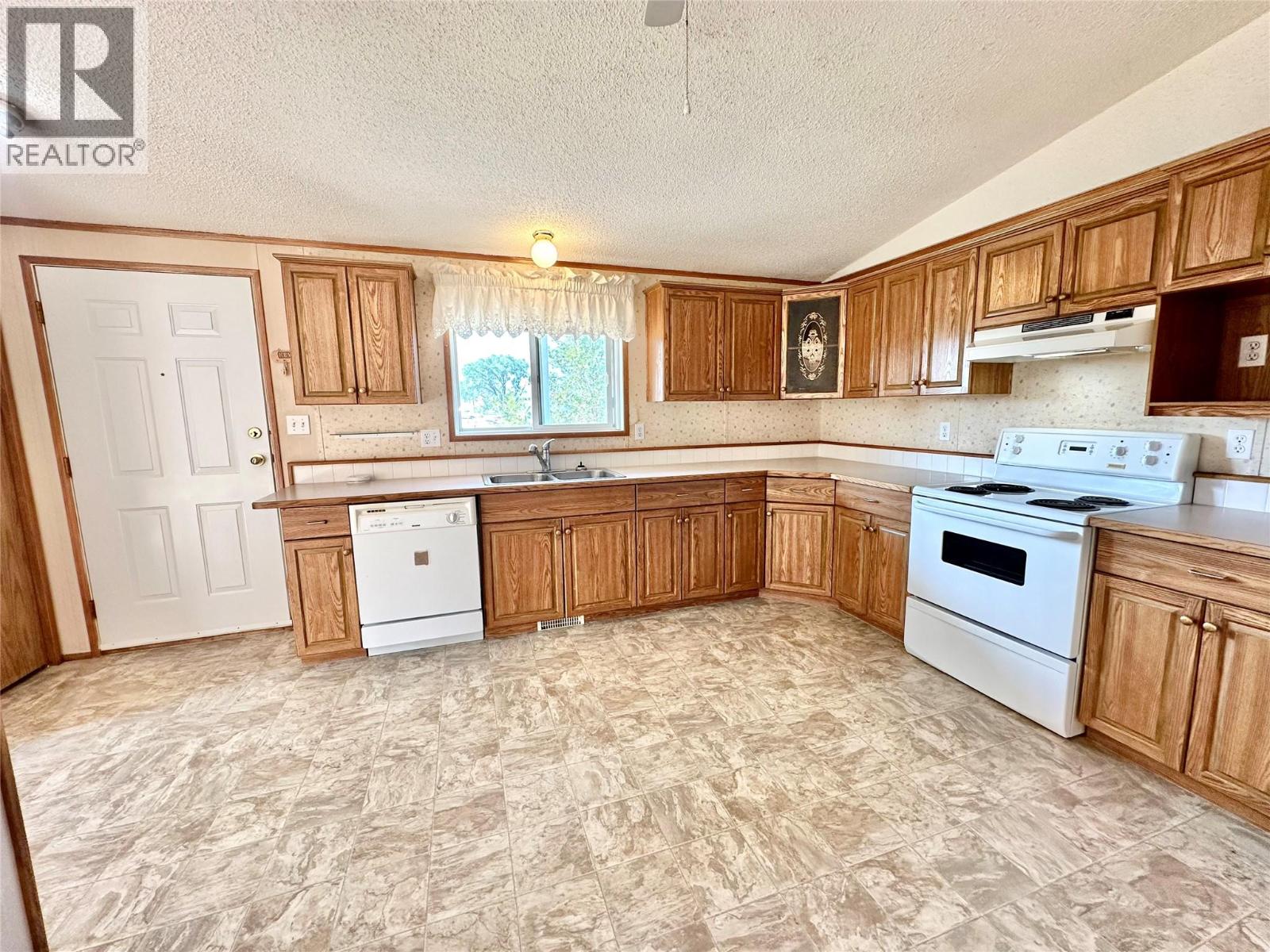 908 BLAKEBOROUGH Avenue, Keremeos