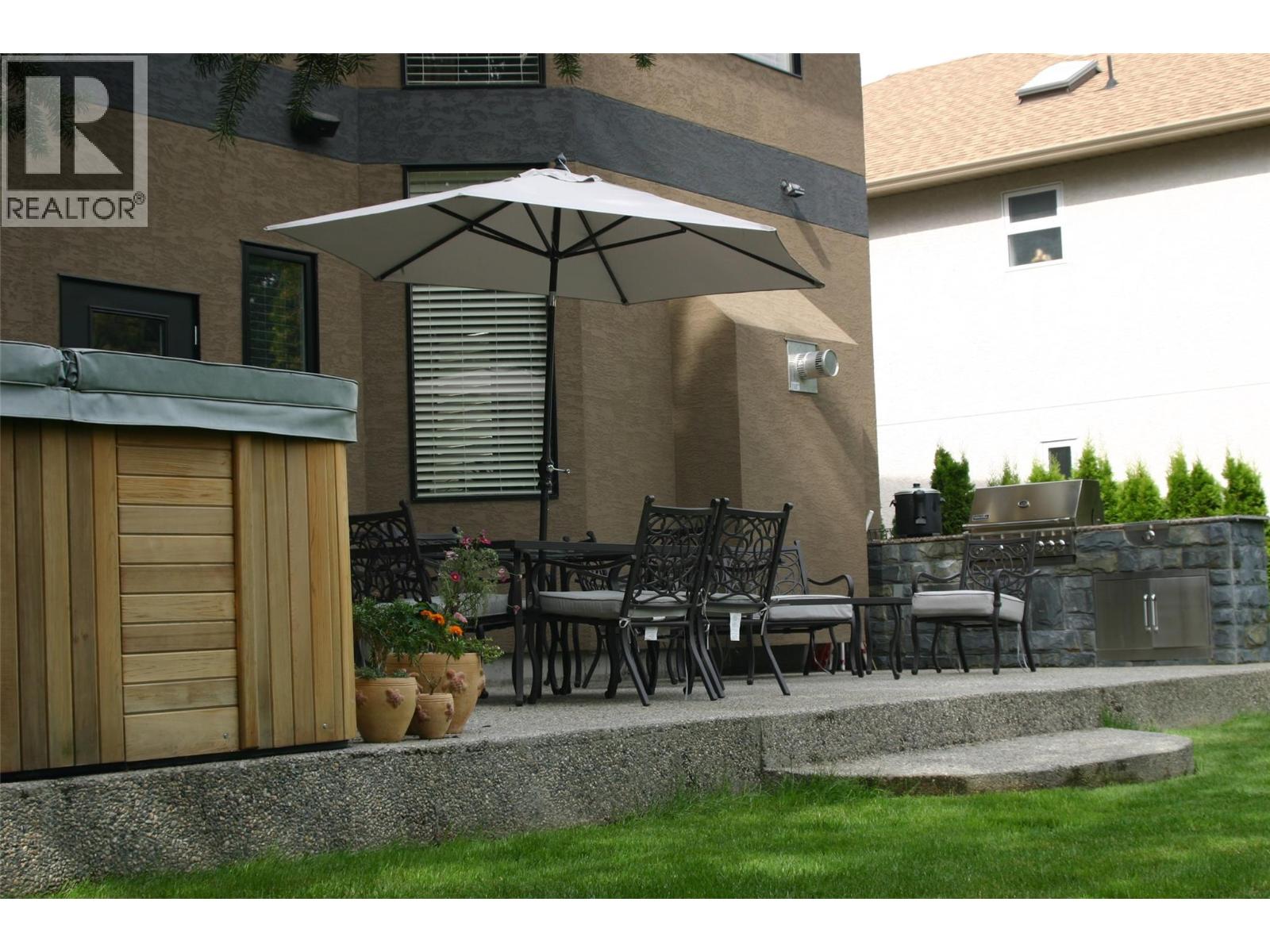  3517 Lakeshore Road, Kelowna
