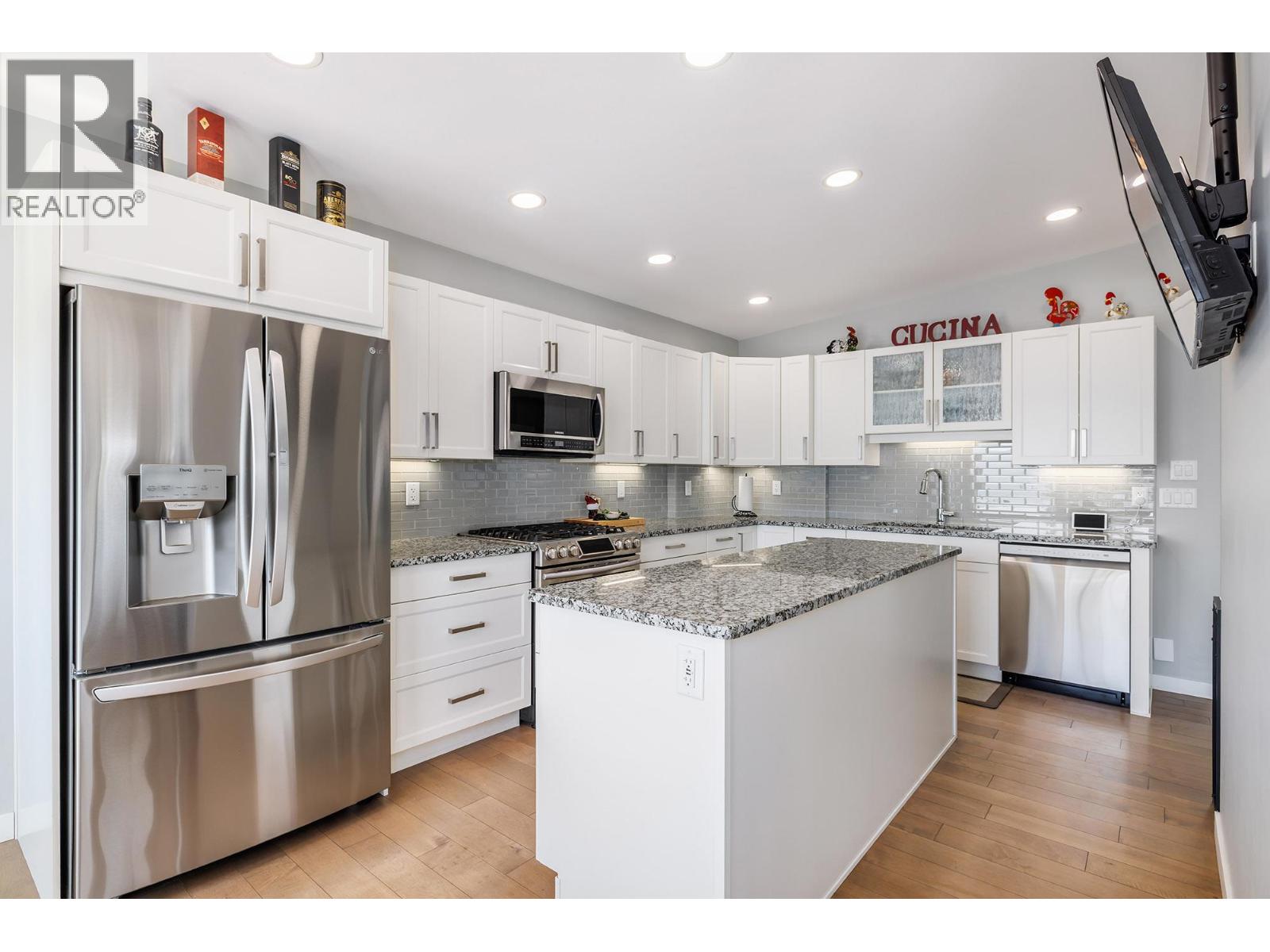 6415 Renfrew Road - 8