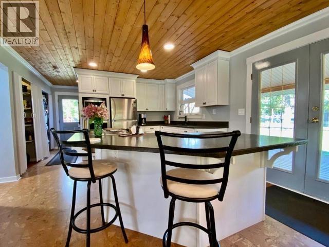 2916 BARRIERE LAKES Road - 2