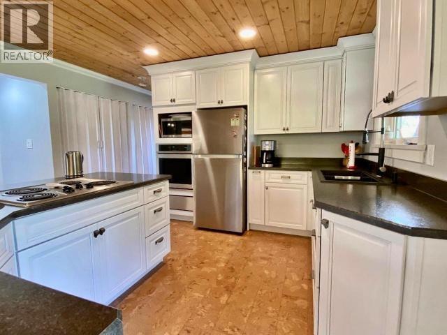 2916 BARRIERE LAKES Road - 3