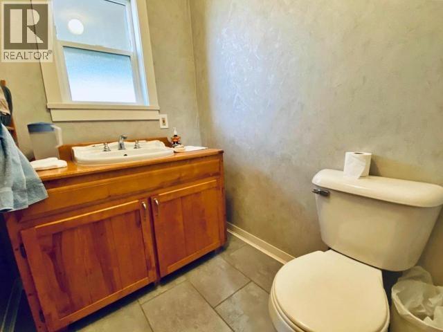 2916 BARRIERE LAKES Road - 10