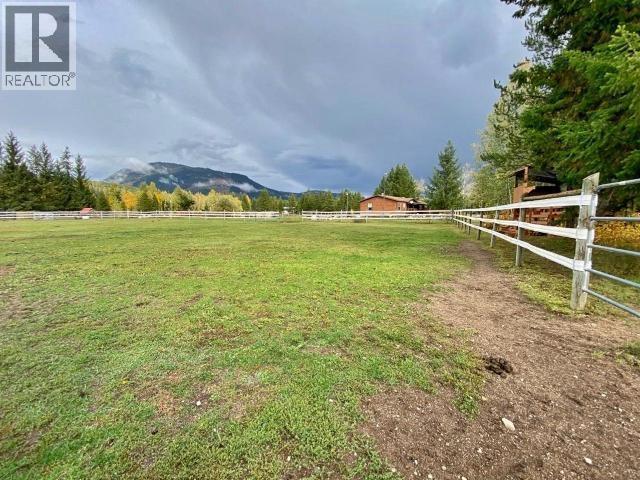 2916 BARRIERE LAKES Road, Barriere