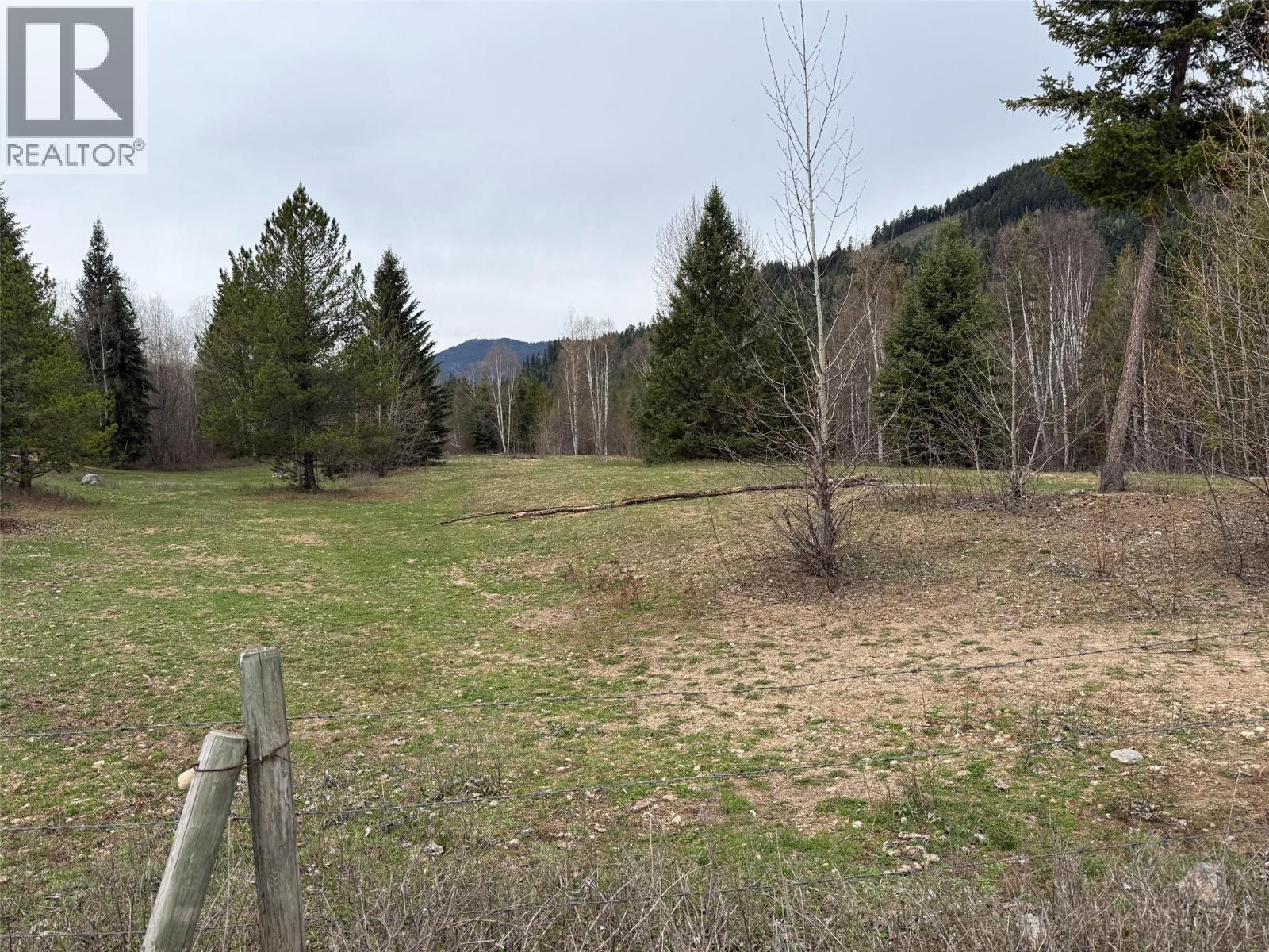 2916 BARRIERE LAKES Road, Barriere