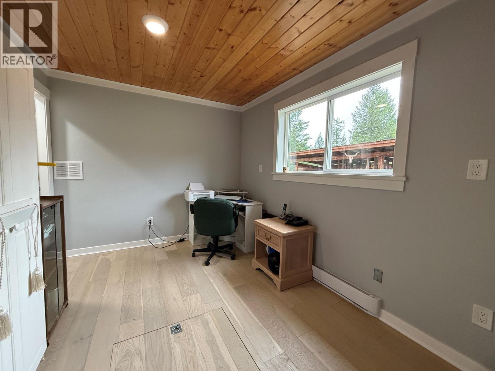 2916 BARRIERE LAKES Road, Barriere