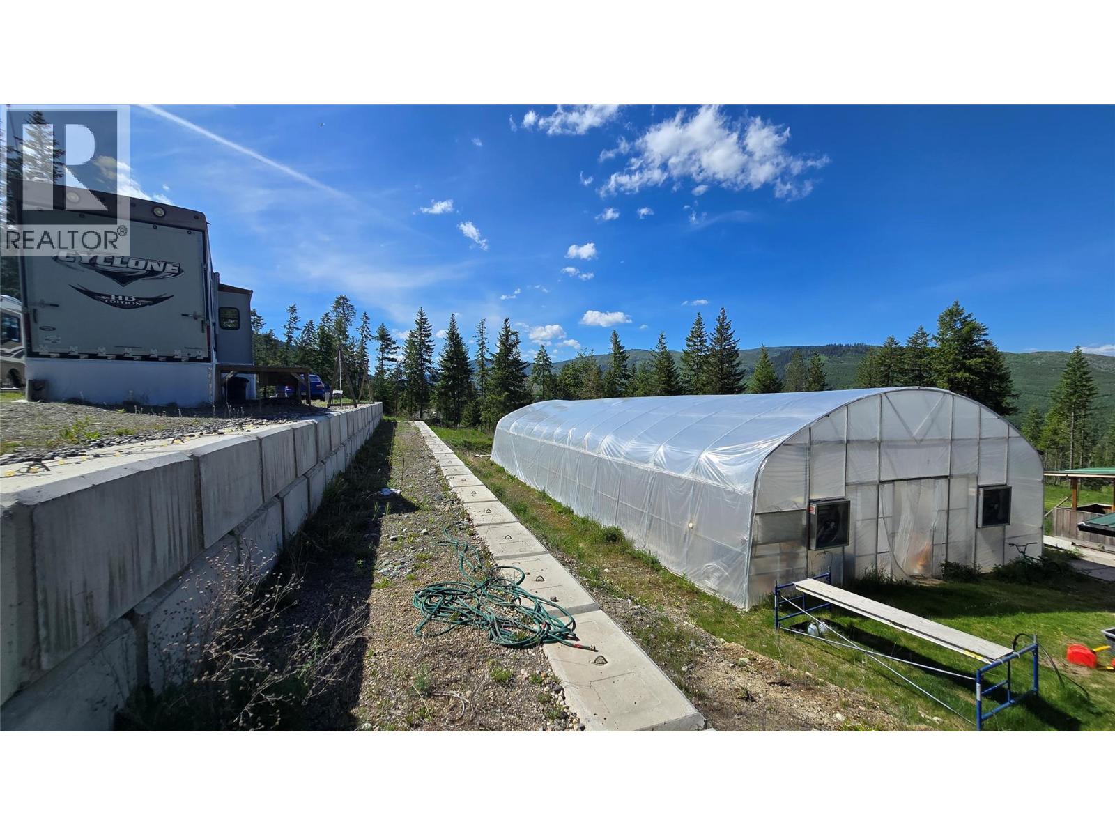 3341 Glengrove Road, Barriere