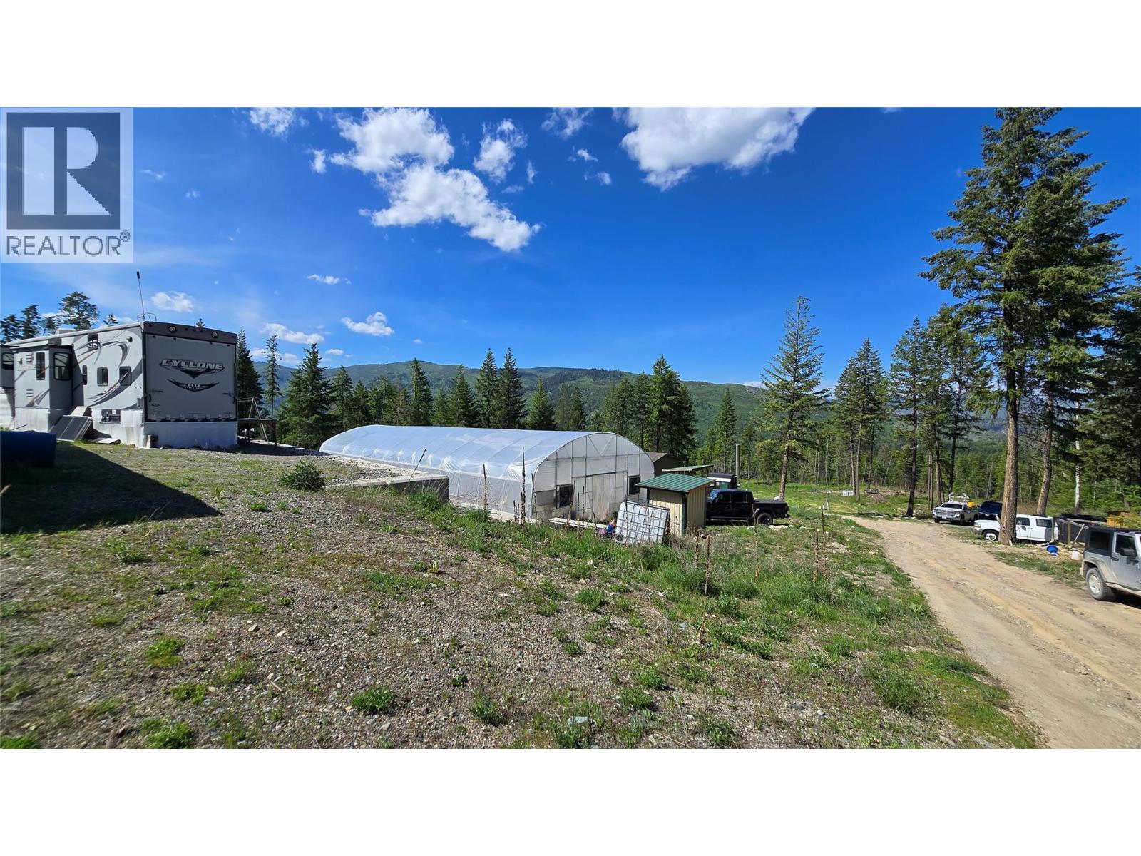 3341 Glengrove Road, Barriere