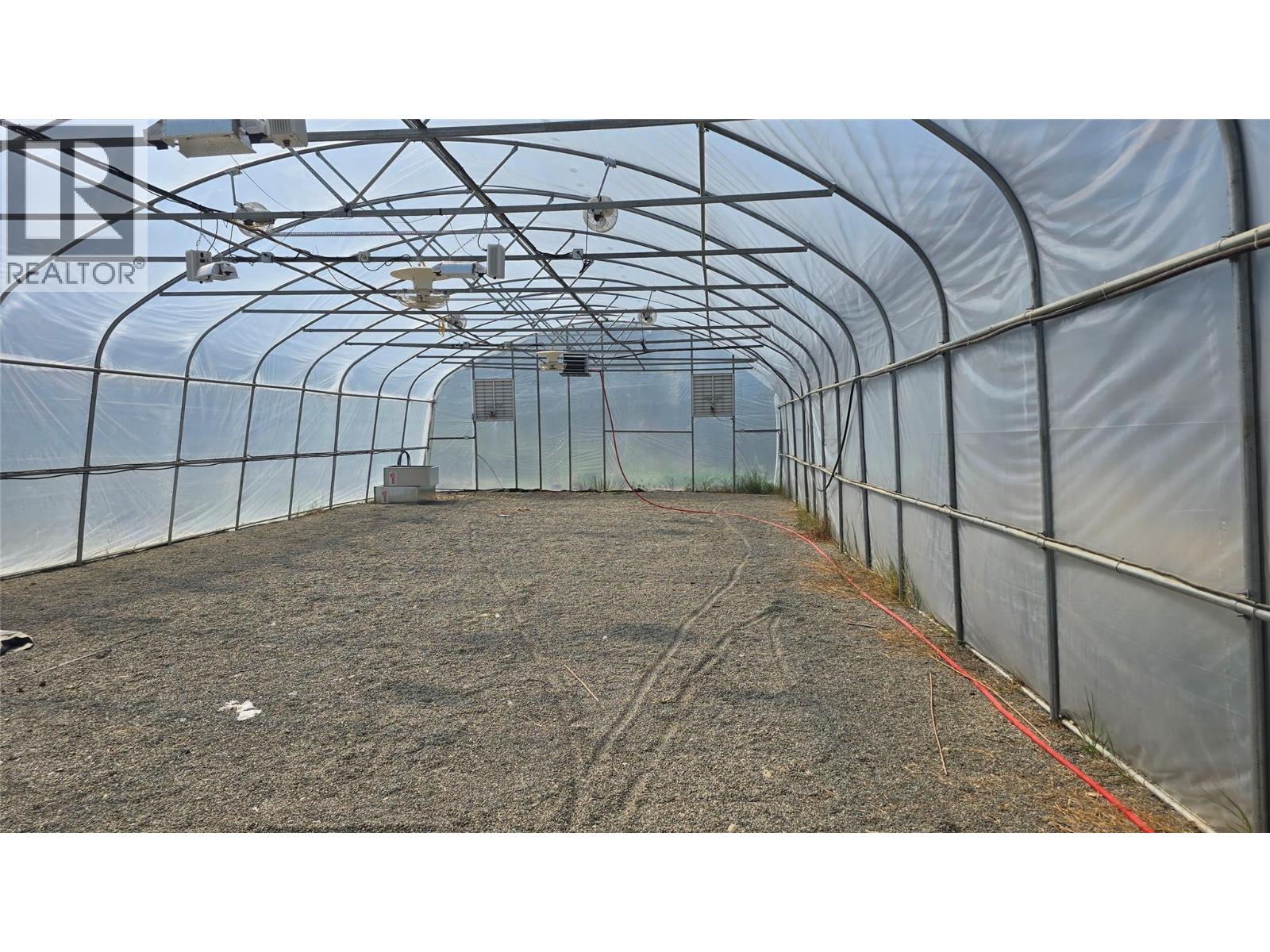 3341 Glengrove Road, Barriere