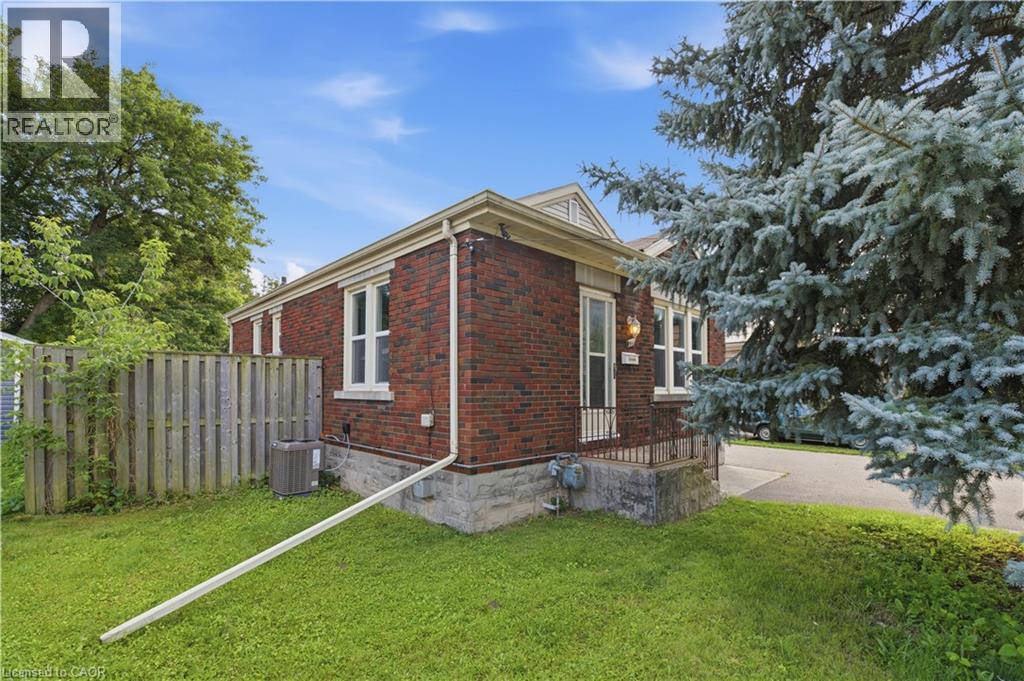 111 ELLIOTT Street — photo 3