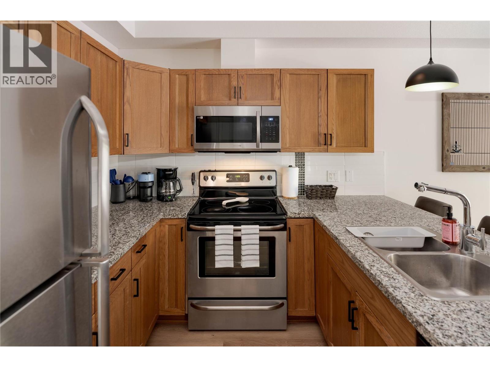 208 3229 Skyview Lane, West Kelowna