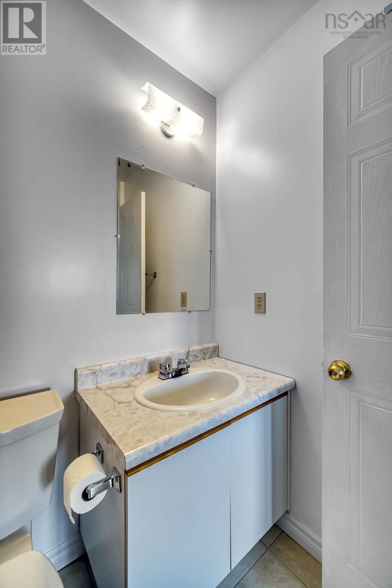 #405 15 Langbrae Drive - 21