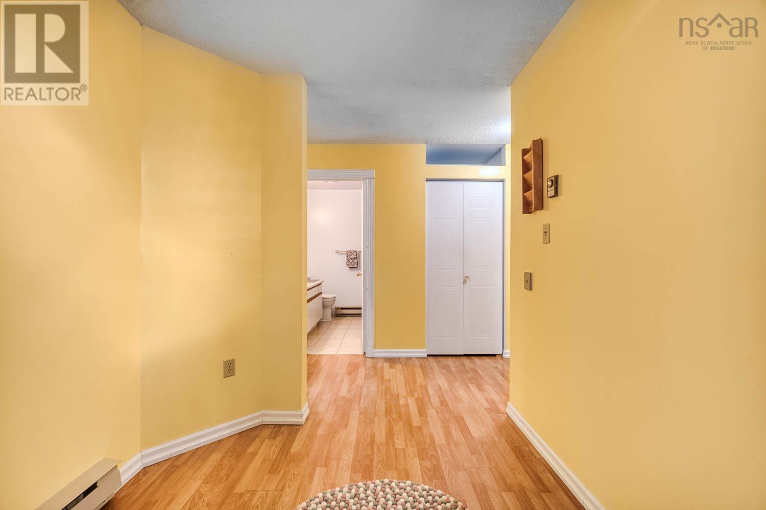#405 15 Langbrae Drive - 15