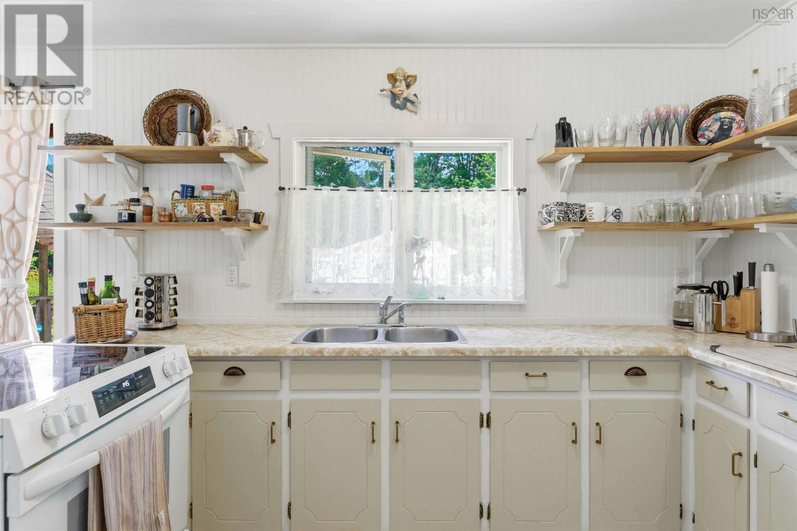 Property 25 of 42 of 46 Campbell Avenue